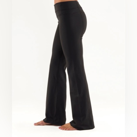 Lululemon Groove Pant in Black - Picture 2 of 8